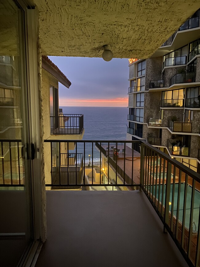 535 Esplanade, Unit #501 in Redondo Beach, CA - Building Photo - Building Photo