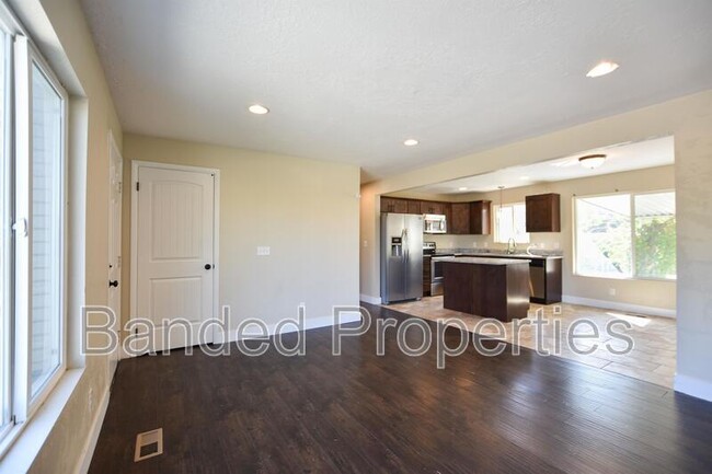 5513 W Heath Cir in Salt Lake City, UT - Building Photo - Building Photo