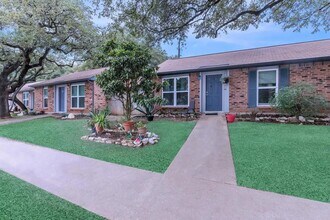 900 Westwood Dr in Round Rock, TX - Building Photo - Building Photo