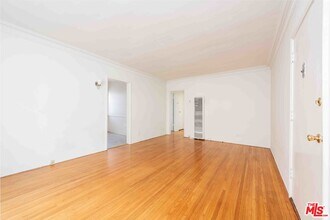 413 1/2 N Gardner St in Los Angeles, CA - Building Photo - Building Photo