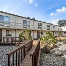 141 Beaconsfield Rd, Unit 20 in Brookline, MA - Building Photo - Building Photo