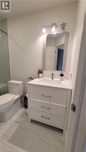 20 Queensdale Ave W in Hamilton, ON - Building Photo - Building Photo