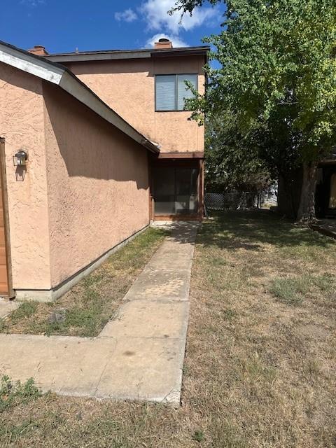 1010 Crockett St in Lockhart, TX - Building Photo