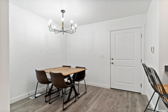 2808 N Airmen Ave in Layton, UT - Foto de edificio - Building Photo