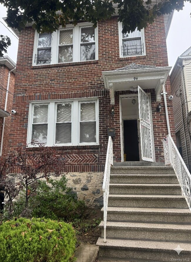 94 Hyatt Ave in Yonkers, NY - Building Photo - Building Photo