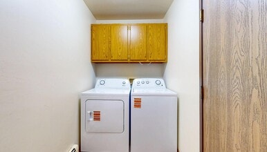 Stoneridge Apartments in Neenah, WI - Foto de edificio - Building Photo