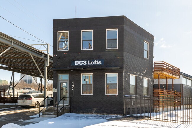 DC 3 Lofts in Kansas City, MO - Foto de edificio - Primary Photo