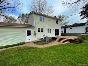 2145 Lakeshire Dr in West Bloomfield Township, MI - Building Photo - Building Photo