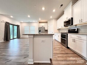 12441 Stoneybrook Pky in Huntersville, NC - Building Photo - Building Photo