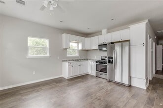 412 Booth St in Taylor, TX - Building Photo - Building Photo