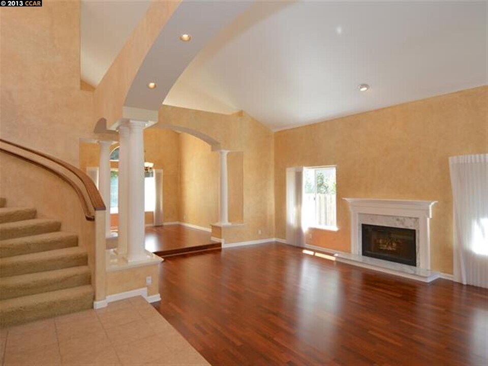 655 Sun Tree Ct in Danville, CA - Building Photo