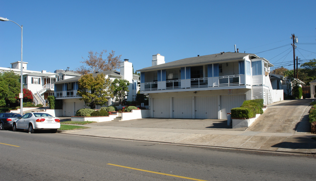 1536-1542 Veteran Ave in Los Angeles, CA - Building Photo