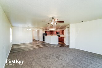 4911 Viking Coral in San Antonio, TX - Foto de edificio - Building Photo