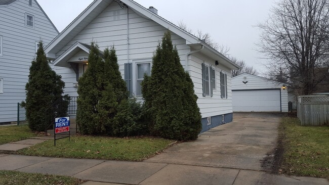 property at 815 11th Ave SW