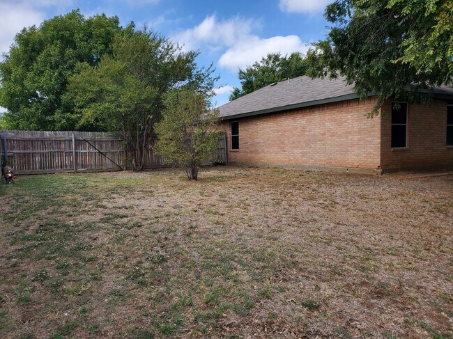 1036 Scenic Dr in Justin, TX - Building Photo - Building Photo