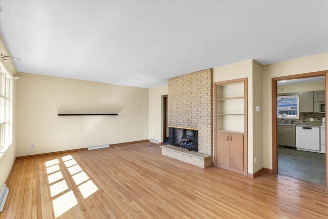 220 Ivanhoe Way in Bloomington, IL - Building Photo - Building Photo