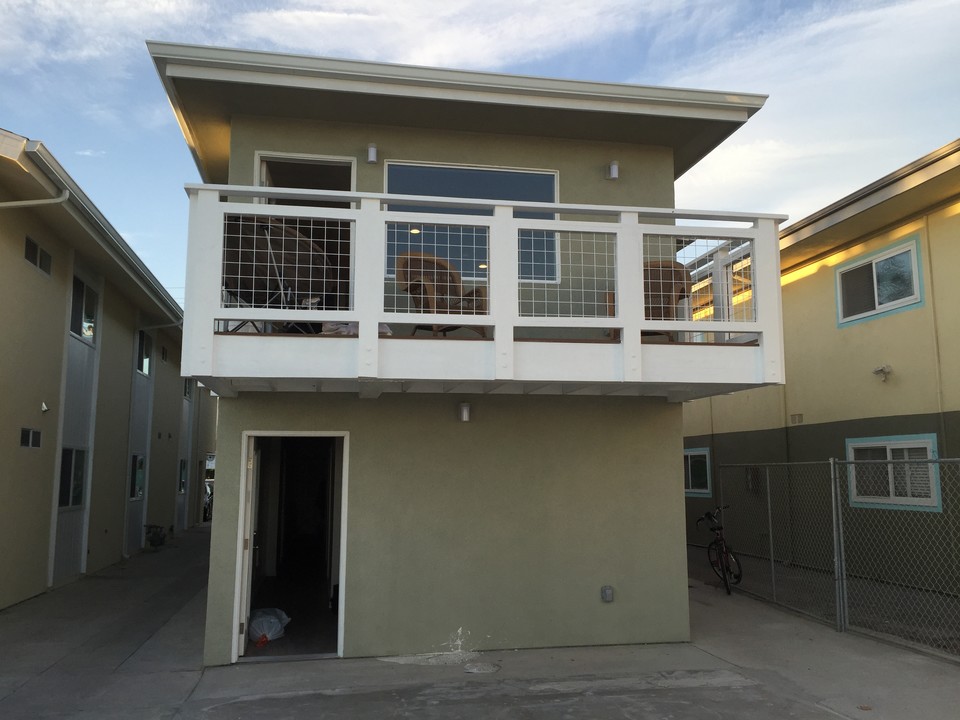 6647 Del Playa Dr in Goleta, CA - Building Photo