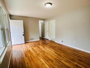 6071 Pinecreek Rd in Forest Park, GA - Building Photo - Building Photo