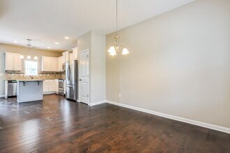 241 Balboa Pkwy in Clayton, NC - Foto de edificio - Building Photo