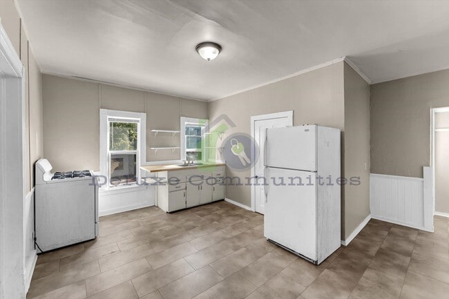 property at 934 Hovey St SW