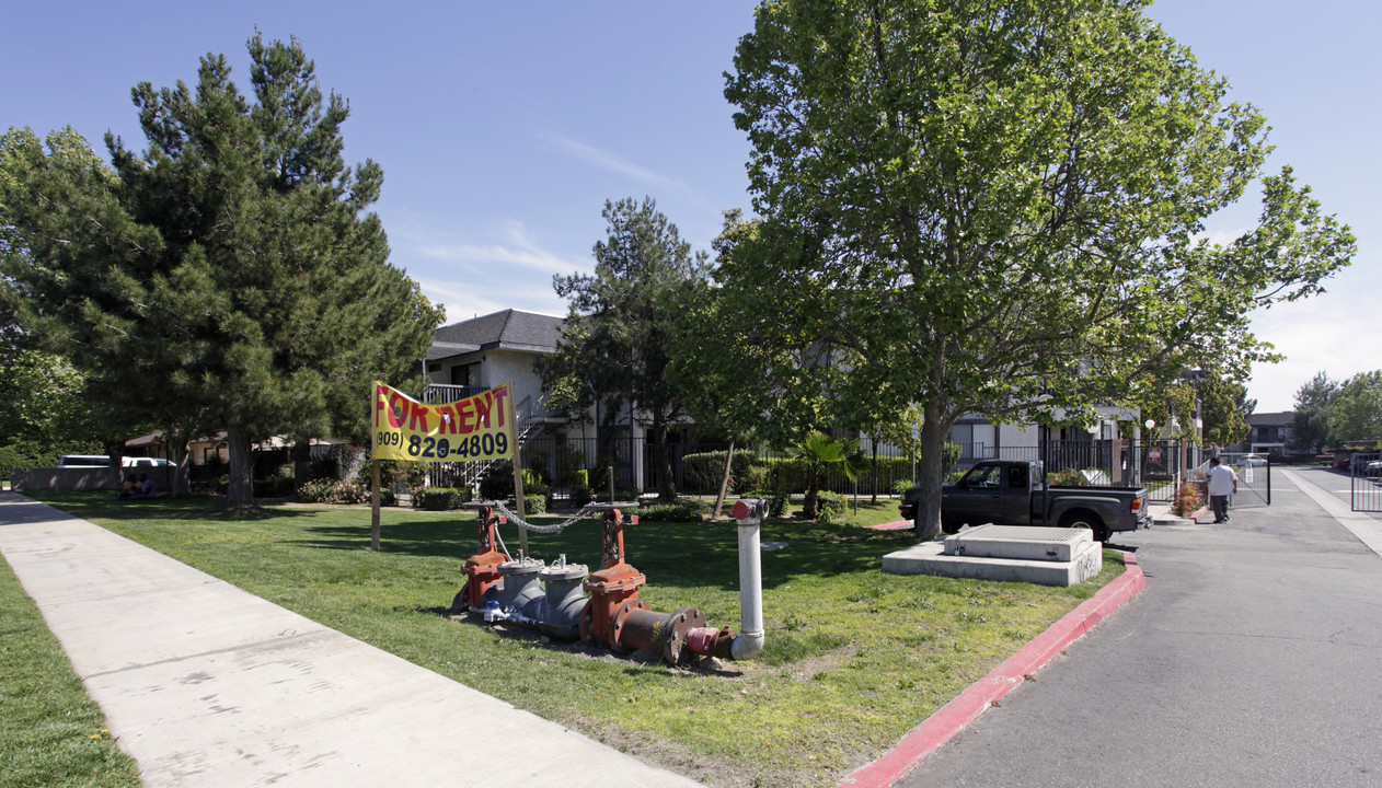 Evergreen Apartments in Bloomington, CA - Building Photo