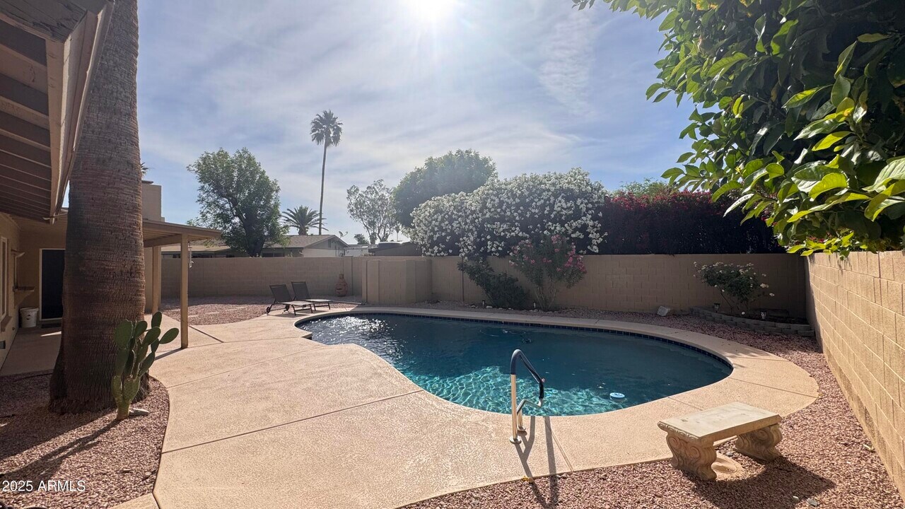 11027 N 41st St in Phoenix, AZ - Building Photo