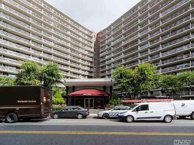 61-25 97th St-Unit -7J in Queens, NY - Building Photo