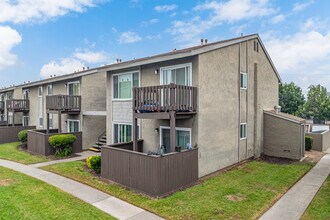 Summit Rose Apartments in Escondido, CA - Building Photo - Building Photo