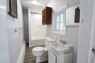 48 S Golden St in Norwich, CT - Building Photo - Building Photo