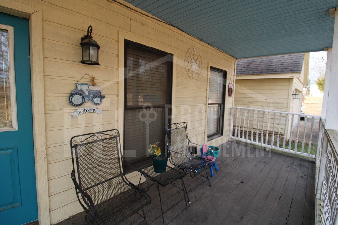 470 Trigger Cove Rd in Kirbyville, MO - Building Photo