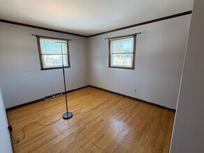 1016 Fieldcrest Dr in Menasha, WI - Building Photo - Building Photo