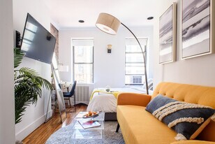 241 E 24th St in New York, NY - Building Photo