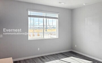 235 Molinar St in Johnstown, CO - Foto de edificio - Building Photo