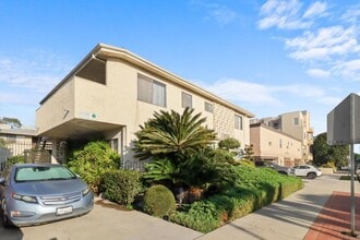 1822 Corinth Avenue, in Los Angeles, CA - Foto de edificio - Building Photo