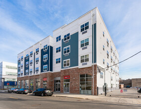 134-142 Sussex Ave in Newark, NJ - Foto de edificio - Building Photo