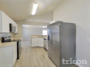 7121 High Bluff Rd, Unit 8150-04 in Jacksonville, FL - Building Photo - Building Photo