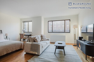 309 W 30th St in New York, NY - Building Photo