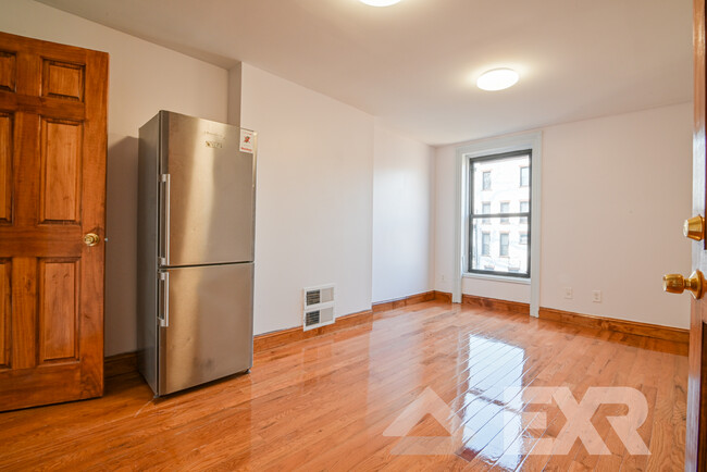 372 Grand Ave-Unit -3 in Brooklyn, NY - Building Photo - Building Photo