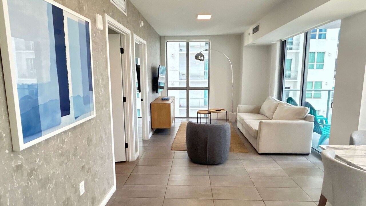 227 NE 2nd St in Miami, FL - Building Photo