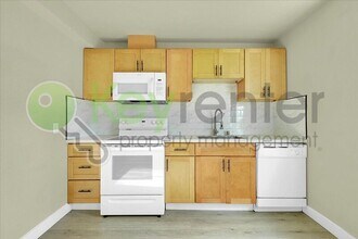 5735 Falconer Way in Sacramento, CA - Building Photo - Building Photo