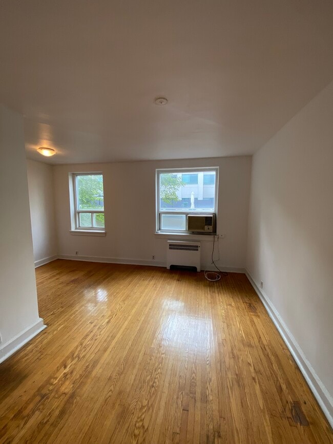 1233 Yonge St in Toronto, ON - Building Photo - Building Photo