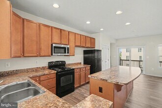 3108 Alliance Ct in Fredericksburg, VA - Foto de edificio - Building Photo