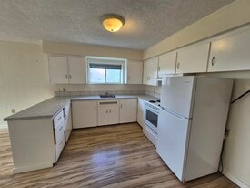 2068 Townsend Rd in Sooke, BC - Building Photo