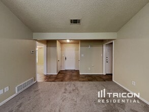 6625 Fair Oaks Dr in Watauga, TX - Building Photo - Building Photo