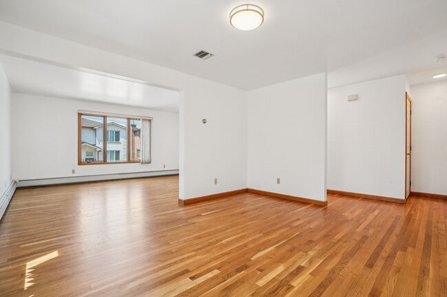 2402 Hammett Ave in Fort Lee, NJ - Building Photo - Building Photo