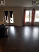 124 Golden Springs Dr in Brampton, ON - Building Photo - Building Photo