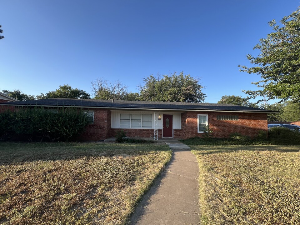 2519 58th St in Lubbock, TX - Building Photo