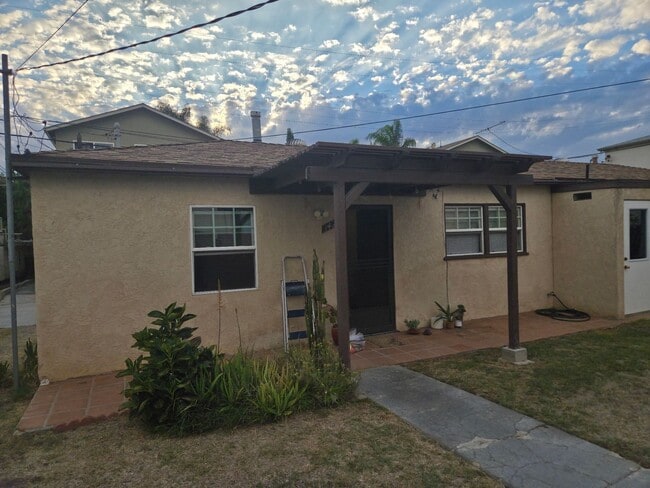 3424-28 Del Rey St