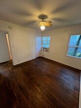 10810 Camarillo St, Unit Amazing Big 1 Bedroom, 1 in North Hollywood, CA - Building Photo - Building Photo