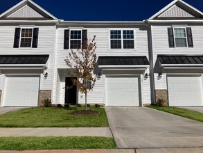 12 Twiggs Ln in Taylors, SC - Building Photo - Building Photo